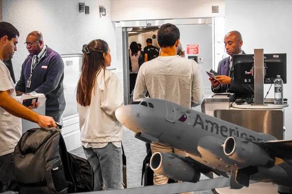 american-airlines-tests-new-boarding-system-to-tackle-gate-lice-issue