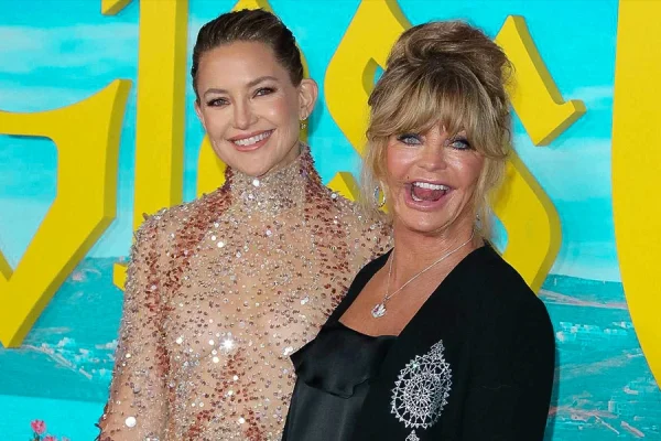 goldie-hawn-praised-daughter-kate-hudson-for-putting-foot-in-music