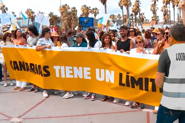 locals-rise-up-canary-islanders-protest-over-tourisms-impact-on-housing-and-environment