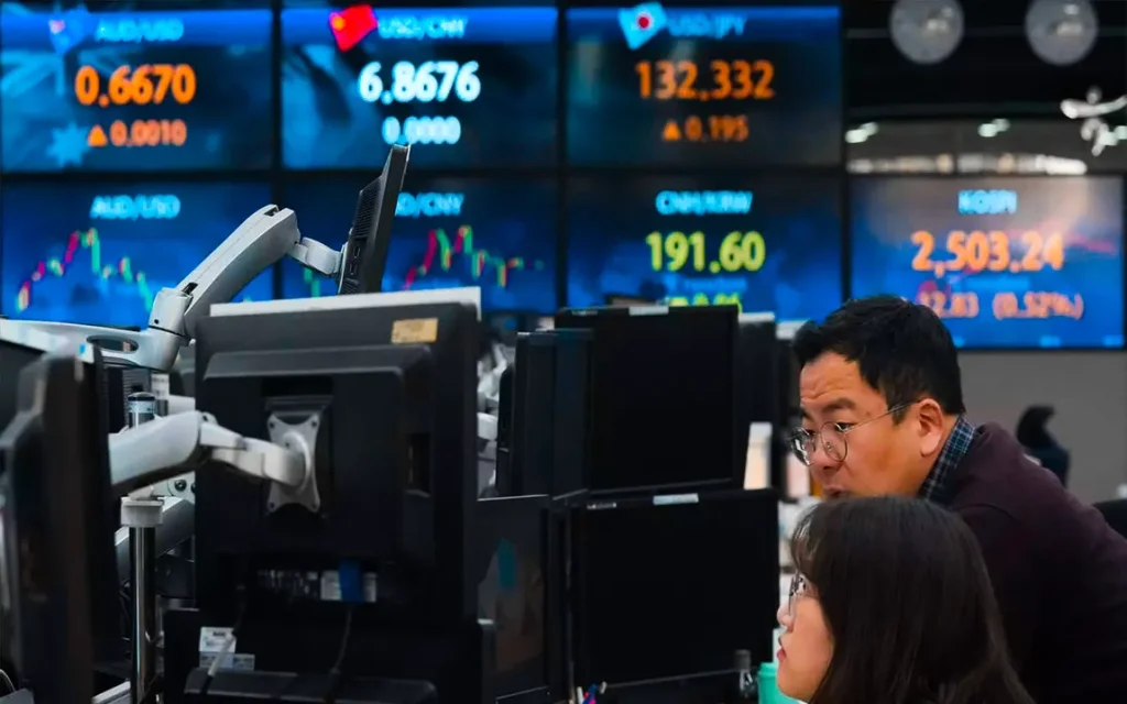 the-majority-of-asian-shares-monitor-wall-street-gains-while-oil-losses-continue