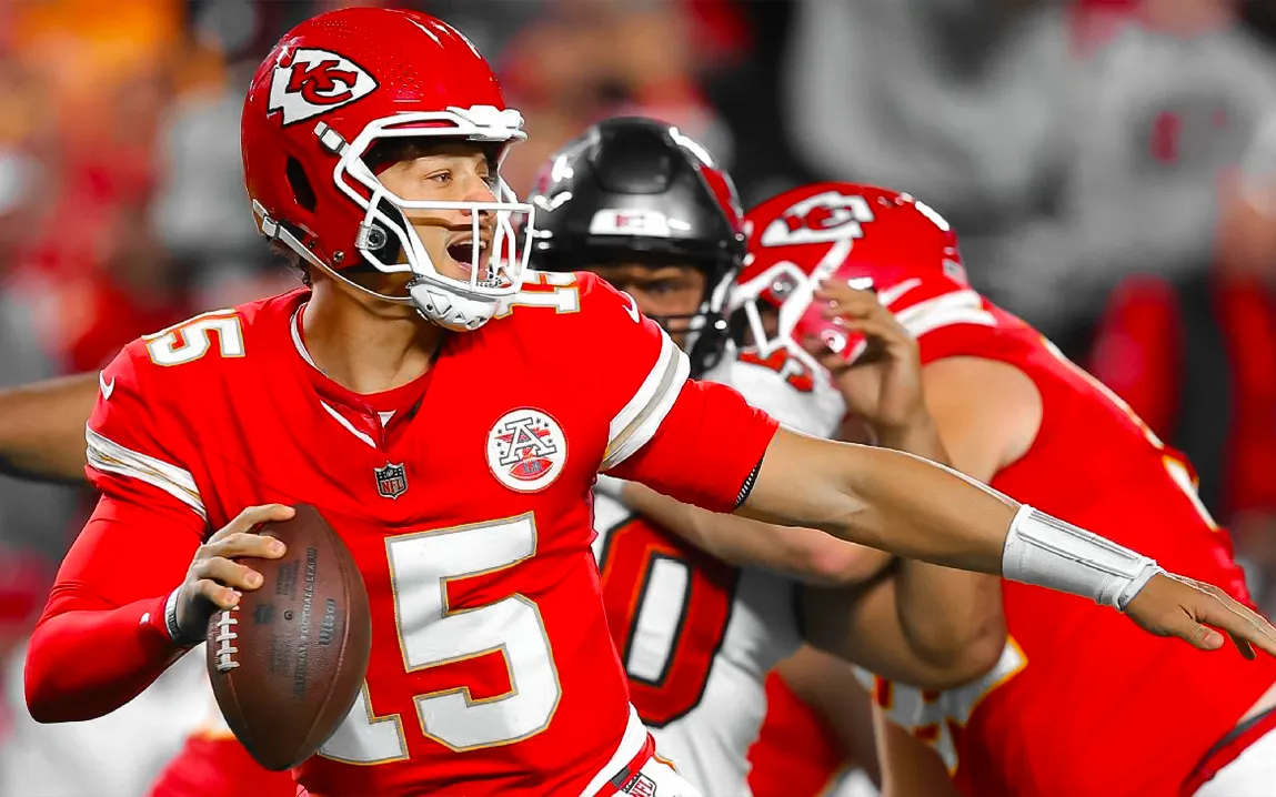 despite-the-rain-the-chiefs-overcome-patrick-mahomes-injury-scare-to-advance-to-an-undefeated-8-0-record