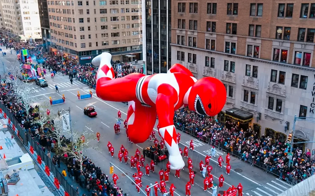 where-to-watch-the-macys-thanksgiving-parade-from-your-nyc-hotel-room