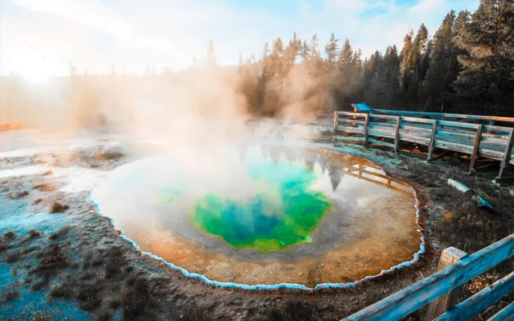 why-yellowstone-should-be-your-next-adventure-unmissable-sights-and-essential-tips