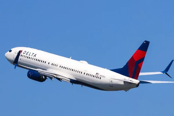 stowaway-sneaks-onto-delta-flight-from-nyc-to-paris-survives-7-hour-flight-without-a-boarding