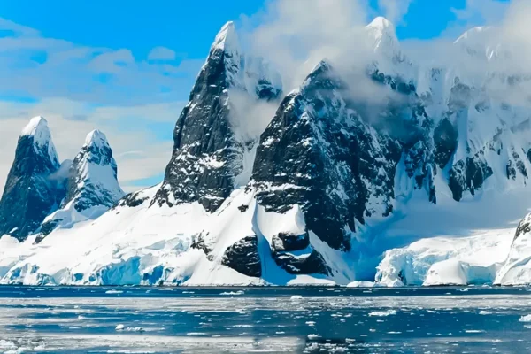 melting-antarctic-ice-sheets-may-be-fueling-larger-volcanic-eruptions-a-dangerous-feedback-loop