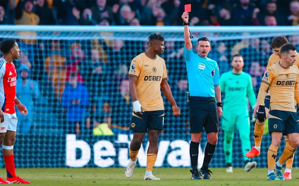 pgmol-criticizes-abuse-of-michael-oliver-over-red-card-against-arsenal