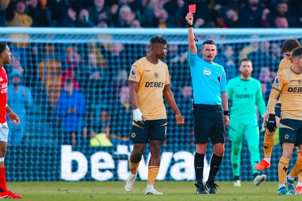 pgmol-criticizes-abuse-of-michael-oliver-over-red-card-against-arsenal