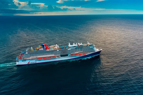 staying-connected-at-sea-wi-fi-and-cell-service-on-cruise-ship