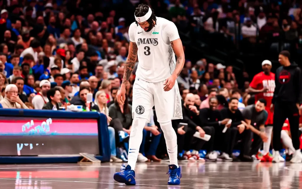 anthony-davis-dominant-mavericks-debut-derailed-by-injury-in-win-over-rockets