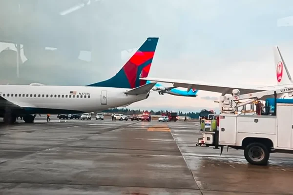 japan-airlines-plane-strikes-parked-delta-aircraft-at-seattle-airport