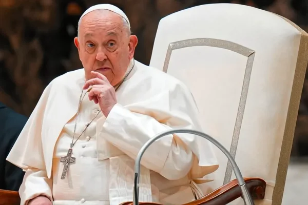 pope-francis-battles-severe-pneumonia-health-crisis