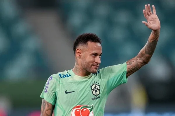 the-stadium-froze-when-neymar-appeared-on-the-pitch-for-santos-following-his-clubs-return-in-his-first-match