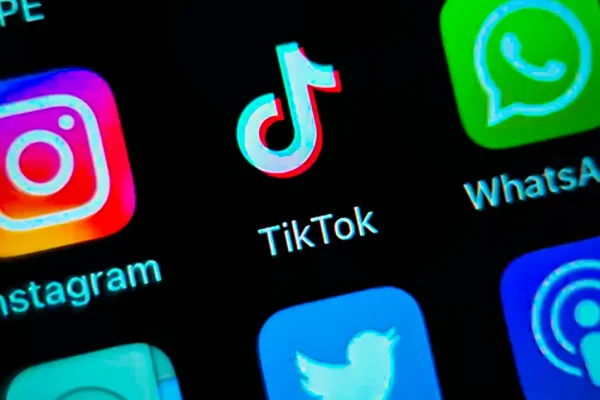 tiktok-restored-to-us-app-stores-after-brief-suspension