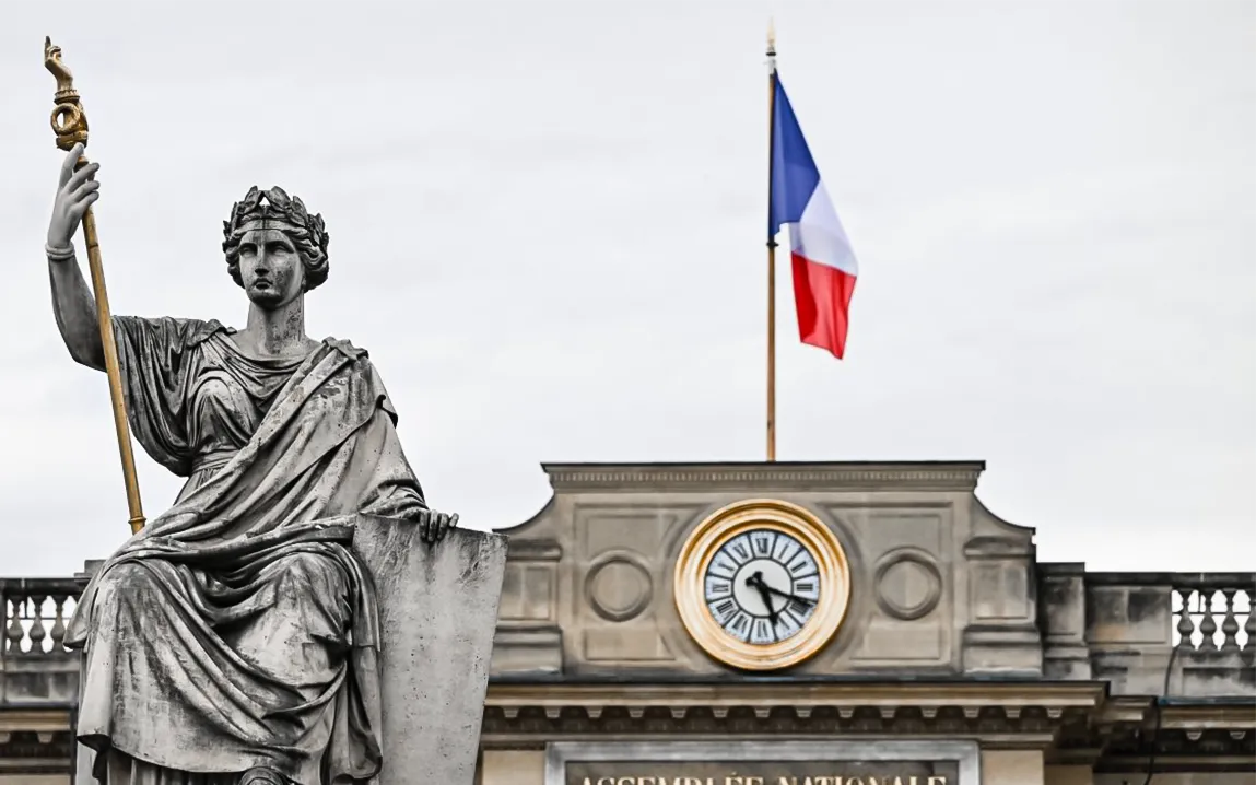 France Faces Social Spending Crisis by 2027 Report