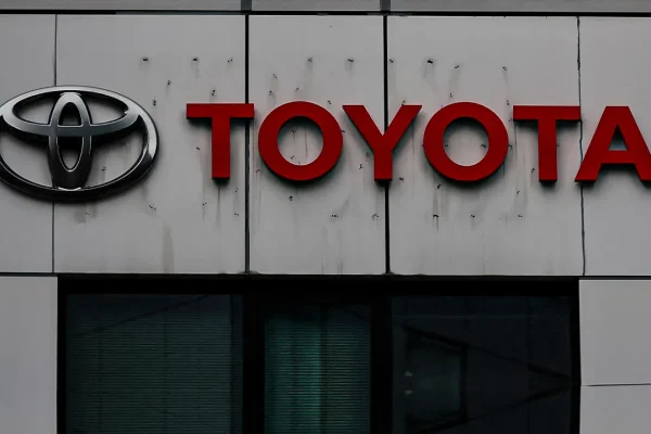 Toyota Profit Drops 21% Due to U.S. Tariffs and Yen Issues