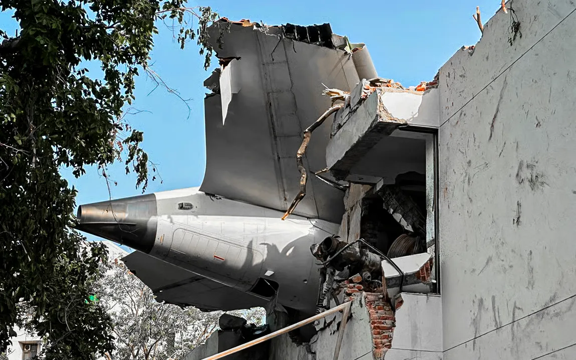 Air India crash live More than 240 killed from ahemdabad to london